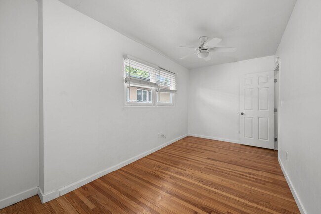 Building Photo - Dual private outdoor spaces!