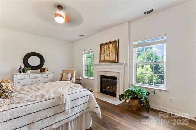 Building Photo - 2003 Red Carpet Ct