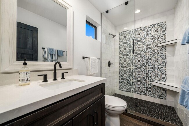 Building Photo - 96 Vía Bella