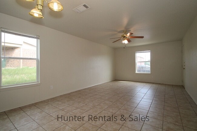 Building Photo - Small Town Living!