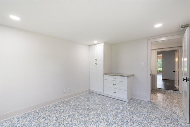 Building Photo - 7307 Raton St