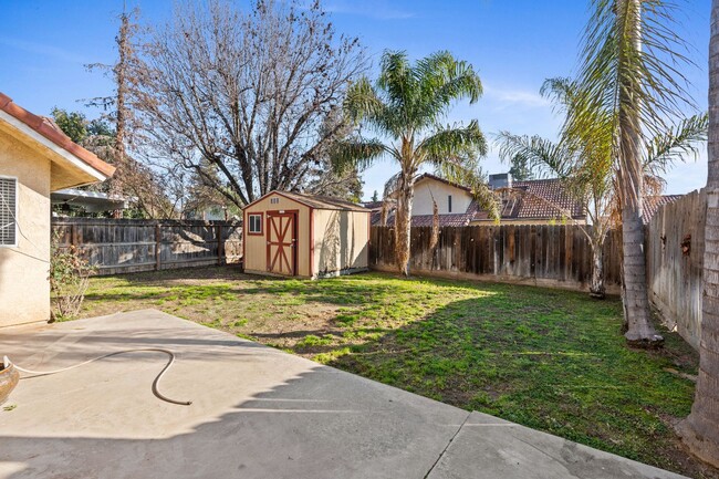 Building Photo - Charming Northeast Fresno Gem in Clovis Un...