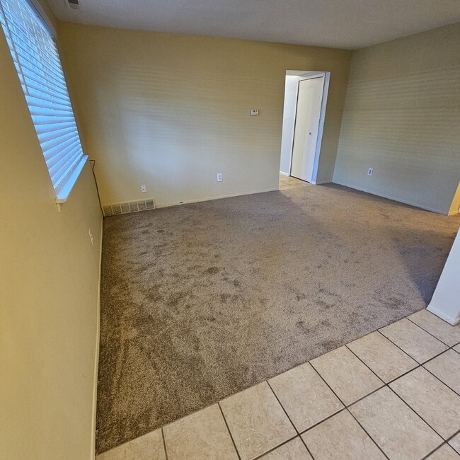 Building Photo - Nice 2 Bedroom, 1.5 Bath Condo Near Hall Rd and Vandyke Express Way. Lower Level Unit w/ Tiled Ki...