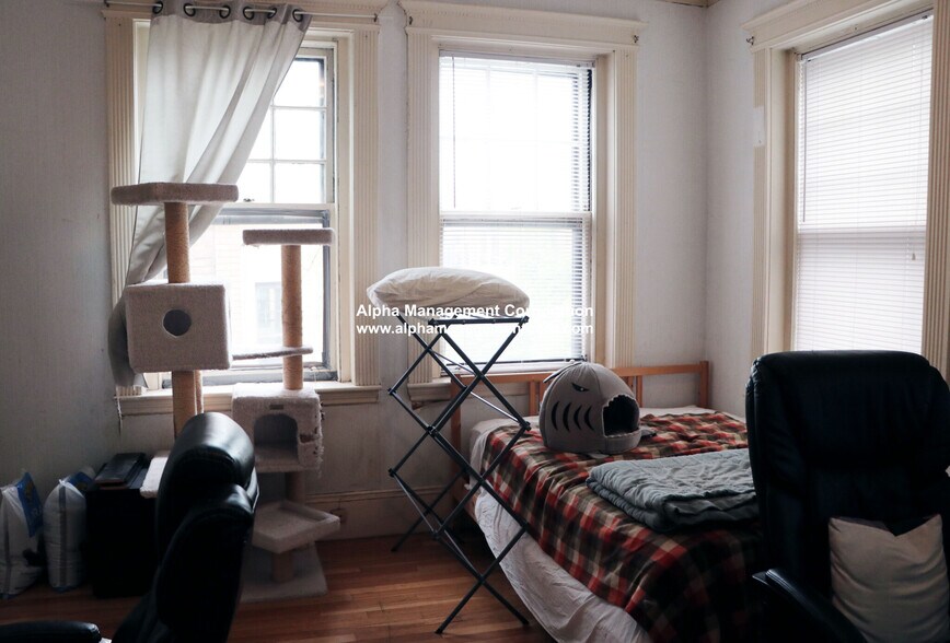 Building Photo - 73 Longwood Ave