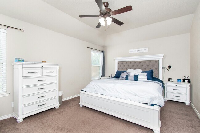 Building Photo - 6505 Castle Gap Dr