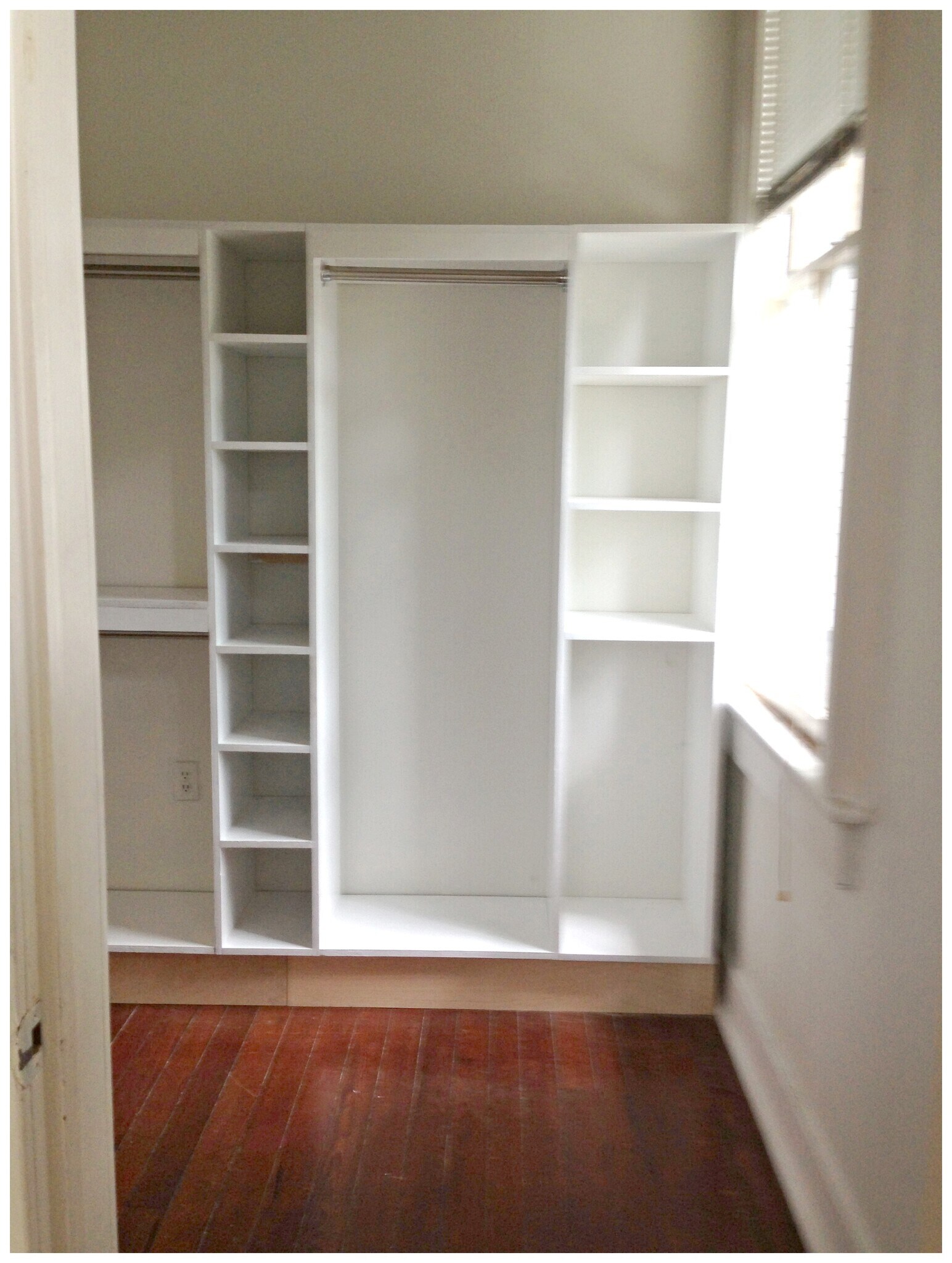 Walk-in Closet - 215 W Gwinnett St