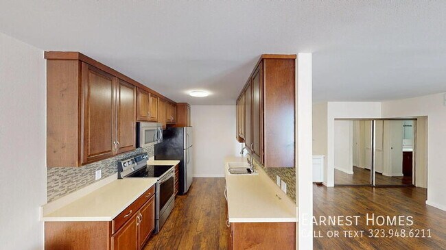 Building Photo - 1750 Camino Palmero St
