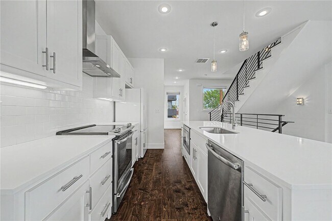 Building Photo - 644 SW B St