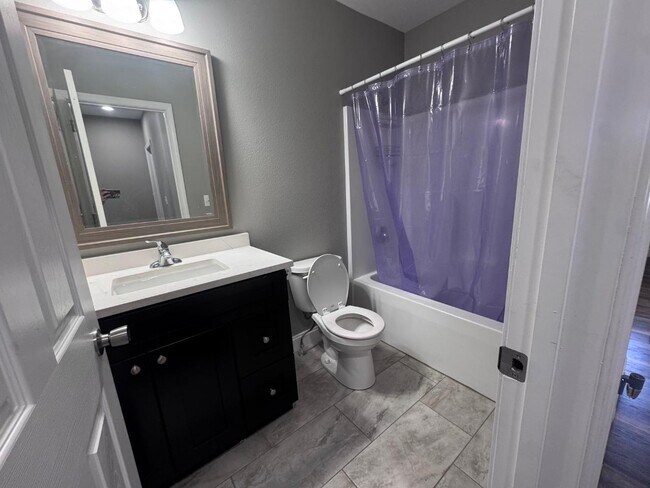 Building Photo - 453 S Main Ave