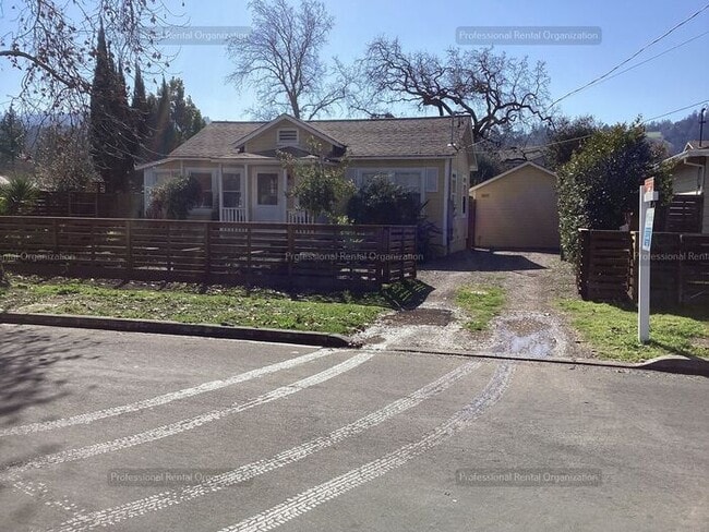 Building Photo - Wine Country Living at Its Finest