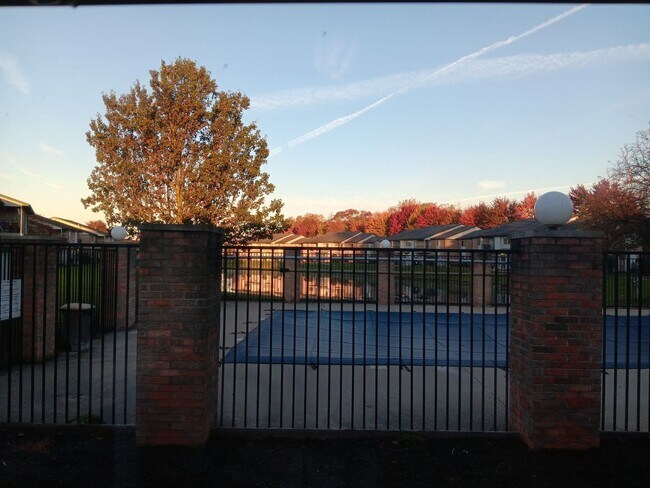 Building Photo - Beautiful 2-bedroom 1 bath apartment, down...