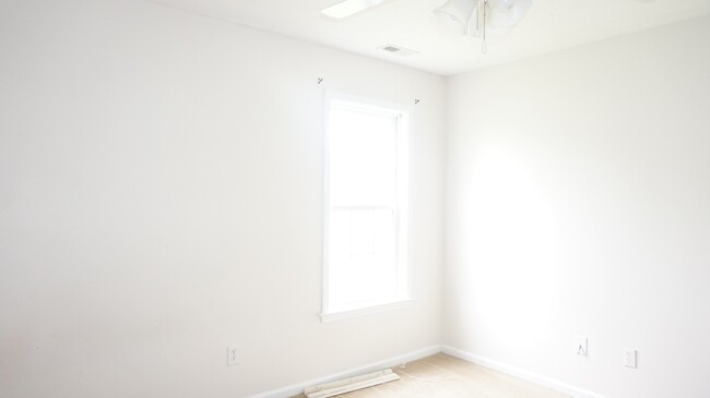 Building Photo - 104 Nesting Ln