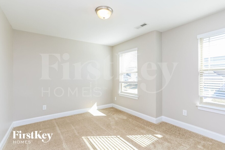 Building Photo - 2205 Wise Owl Dr