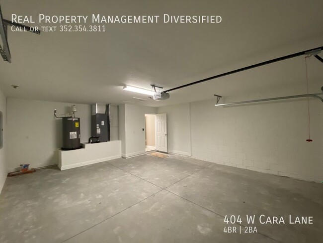 Building Photo - 404 W Cara Ln