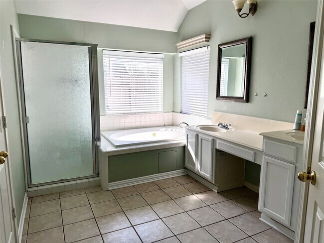 Building Photo - 1723 Wind Trace Cove