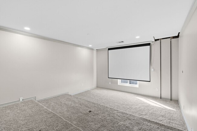 Building Photo - 703 Leaning Oak Trail