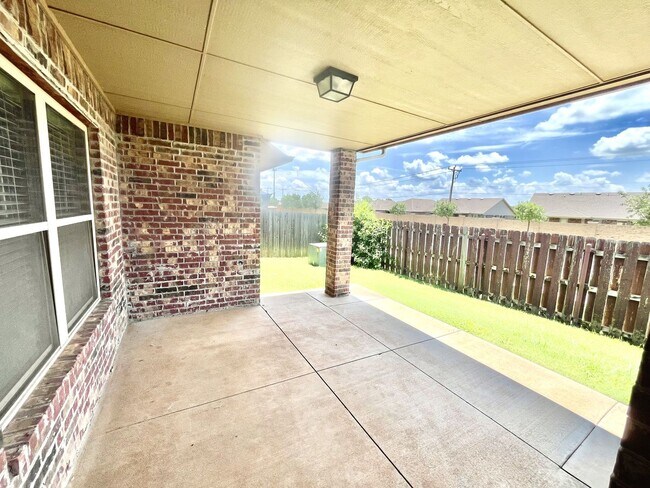 Building Photo - For Rent: 4 Bed | 2 Bath | Spacious Yard |...