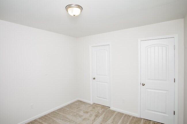 Building Photo - 485 Conifer St