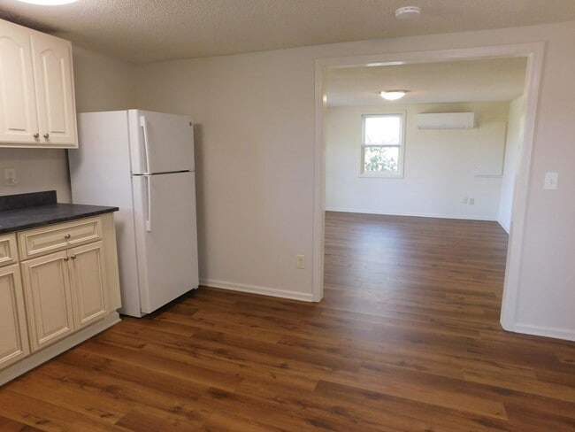 Building Photo - 421 Church Rd