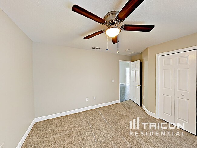 Building Photo - 401 Lisa Ann Ct