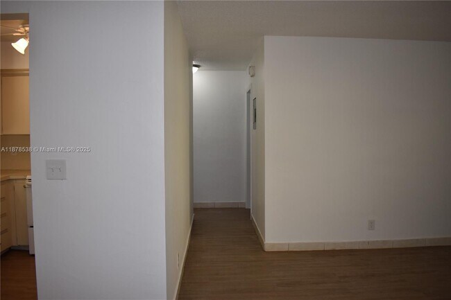 Building Photo - 5400 Hollywood Blvd