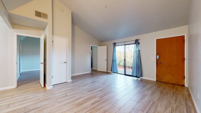 Building Photo - Spacious and Bright 1 Bedroom 1 Bath end unit at Redwood Village!