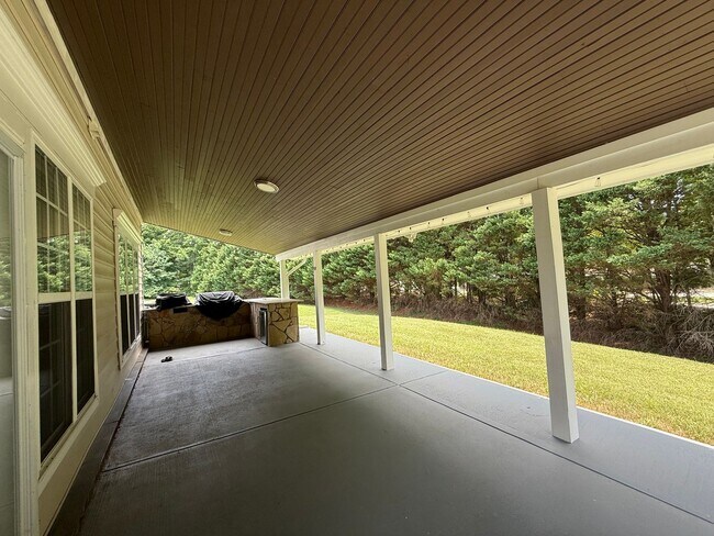 Building Photo - Newly Remodeled 4BD, 2.5BA Raleigh Home wi...