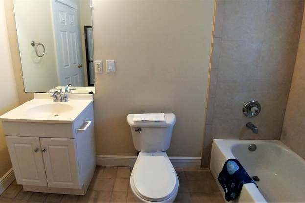 Building Photo - 415 Greenbriar Dr