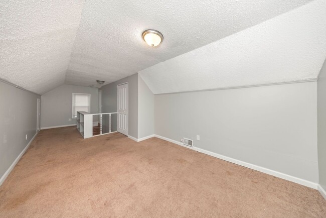 Building Photo - 3 bedroom bungalow $1250/month