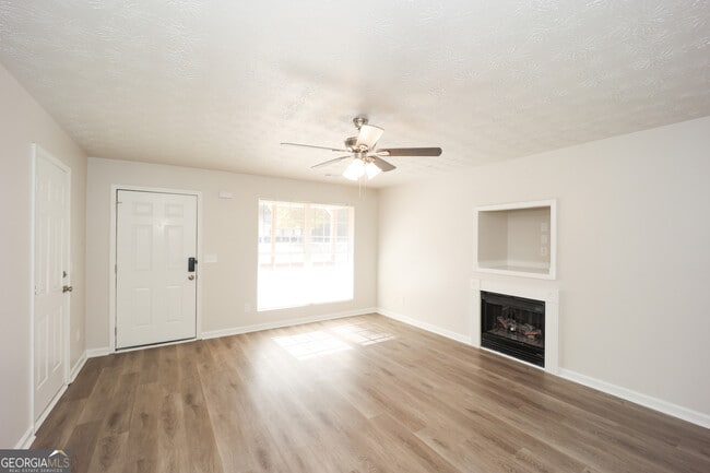 Building Photo - 1479 Steam Engine Way NE