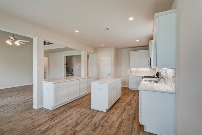 Building Photo - 173 Dina Ln