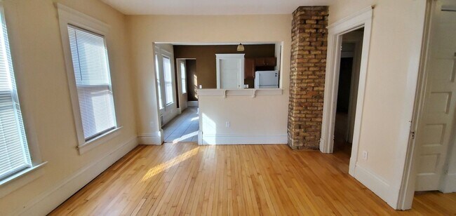 Building Photo - 74th