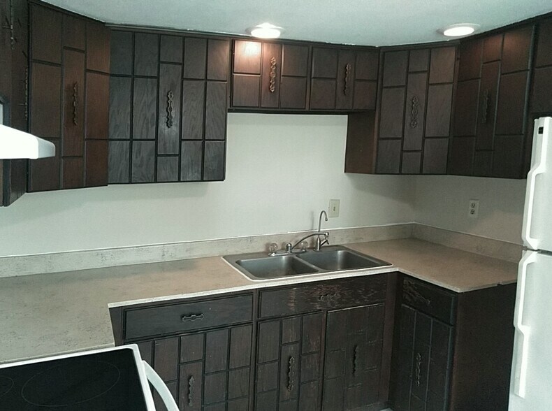 kitchen - 414 10th Ave S