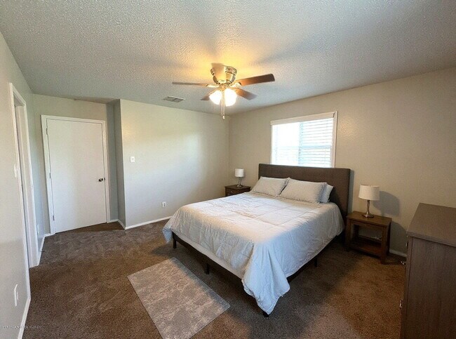 Building Photo - Spacious 4-Bedroom Home with Fireplace & Large Backyard in SW Fort Worth