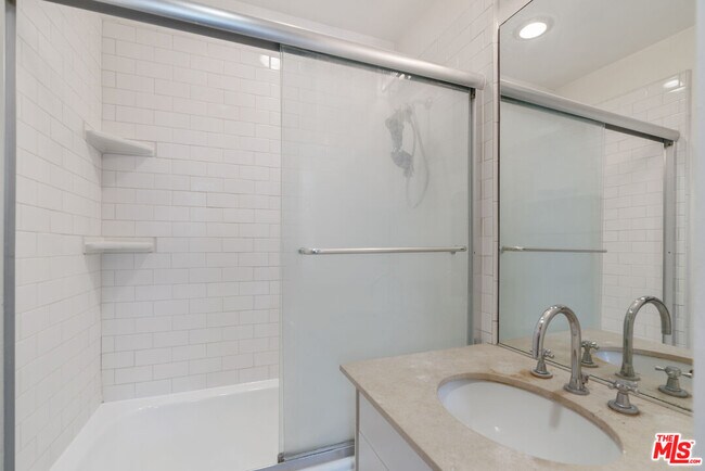 Building Photo - 257 S Spring St