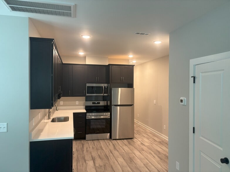 Kitchen - 439 Hobbs Ave