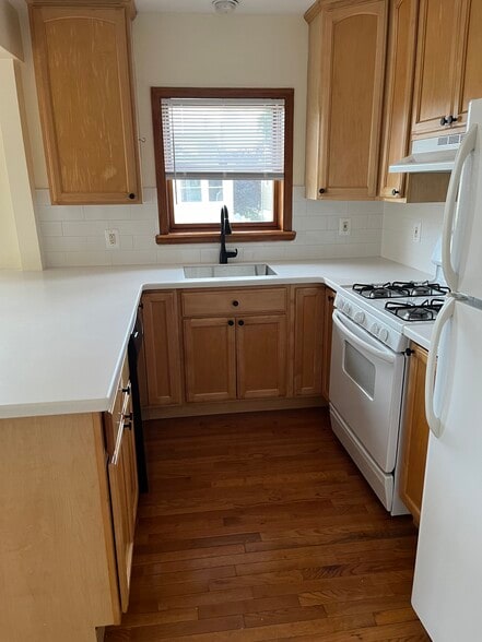 Building Photo - 407 5th Ave