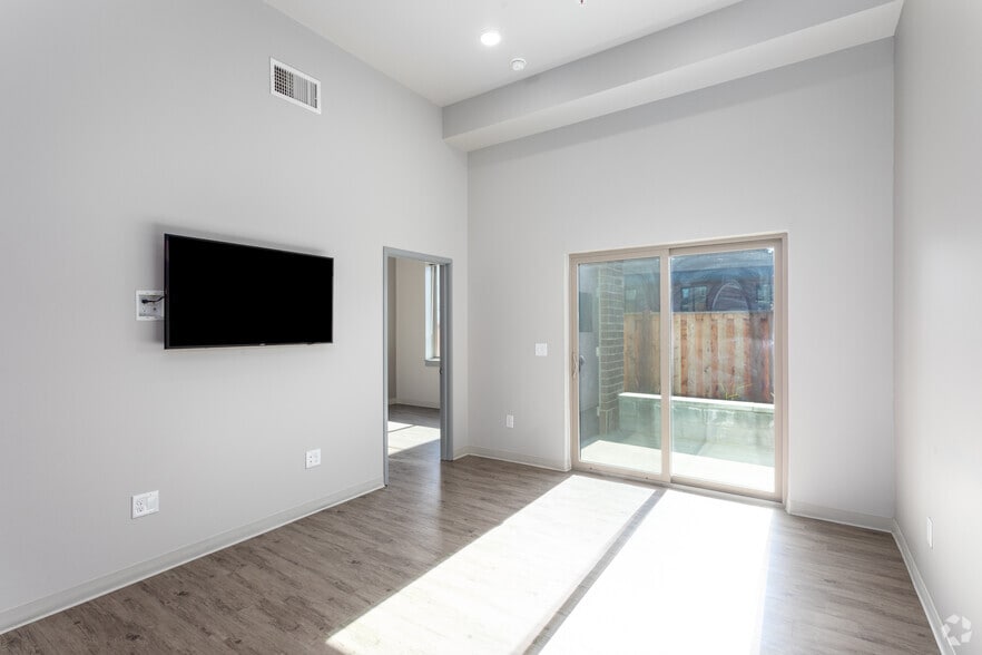 2BR, 2BA - 1,060SF - 2210 Spanish Peak Apartments