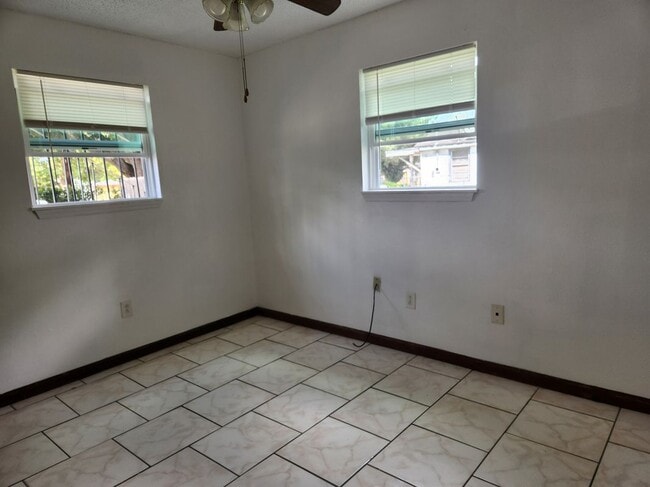 Building Photo - 11417 Jefferson Hwy