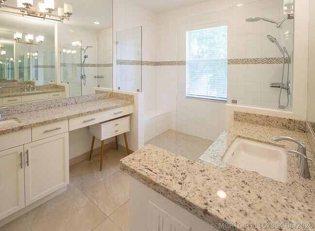 Building Photo - 23045 Clear Echo Dr