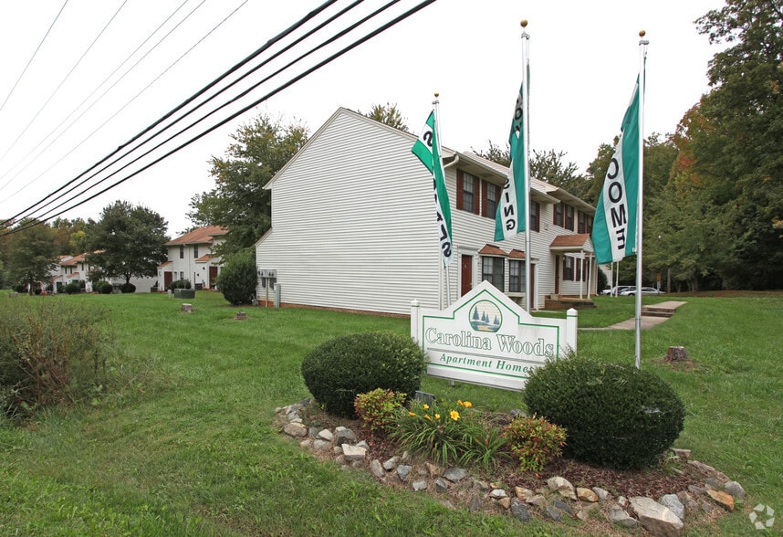 Carolina Woods 3409 N O'Henry Blvd Greensboro NC 27405 Apartment Finder