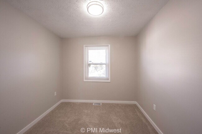 Building Photo - "Charming 3-Bed, 2-Bath Home in Indianapolis with 1,438 Sq Ft of Comfort!"