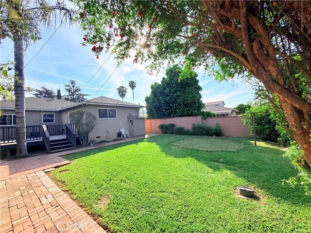Building Photo - 15459 Three Palms St