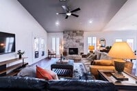 Building Photo - 3002 Townbluff Dr