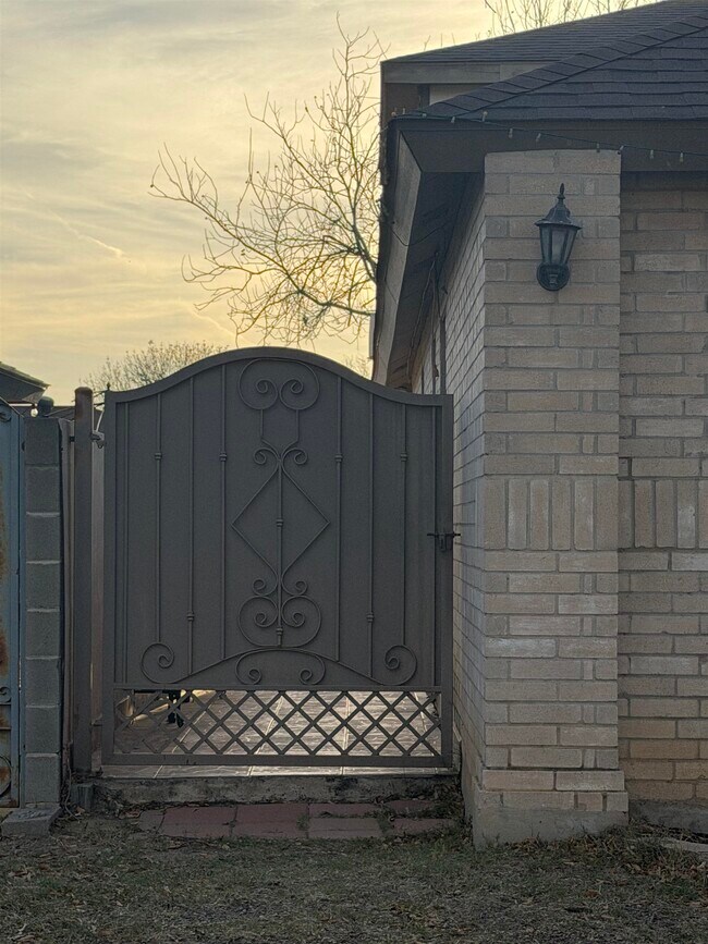 Building Photo - 10214 Blitzen Dr