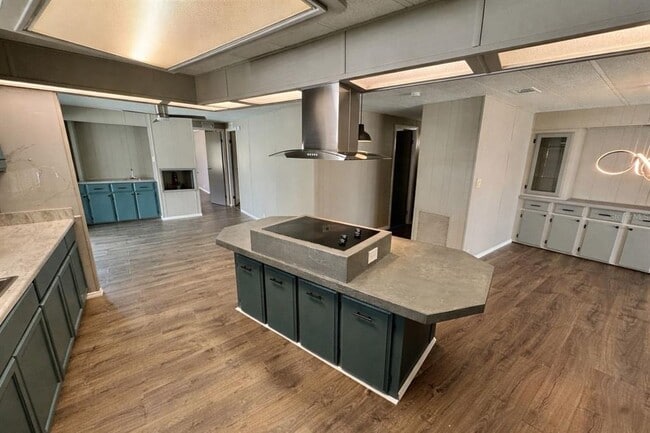 Building Photo - 8066 Highpoint Blvd