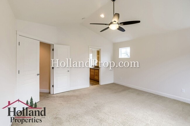 Building Photo - Must See, Beautiful 4 bedroom home in Hillsboro