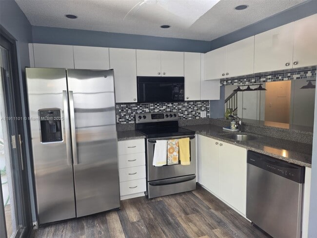 Building Photo - 20900 Leeward Ct