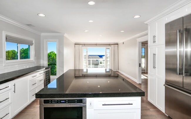 Building Photo - 7 Sandbar Dr