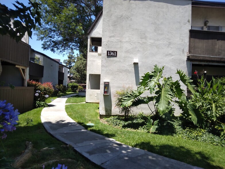 Building Photo - 1365 Caminito Gabaldon